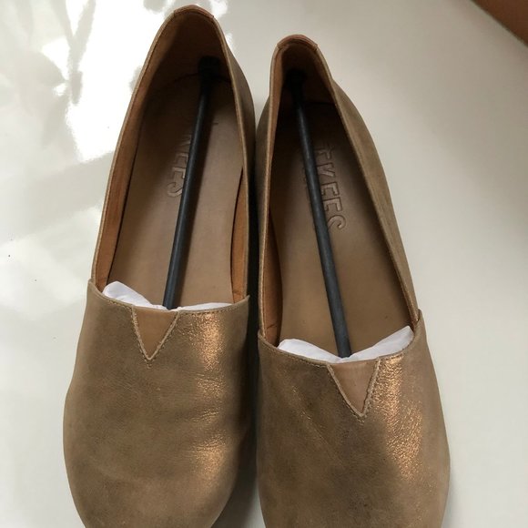 TKEES Senny Slip-On Flats, Sandbeam/Gold, 7.5 - Picture 5 of 7
